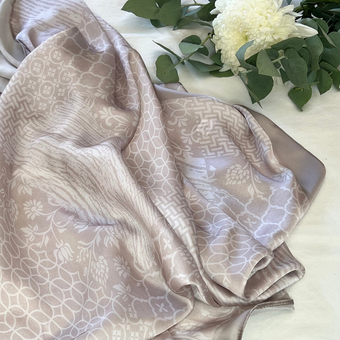 Geometrica Square Silk Satin in Stone